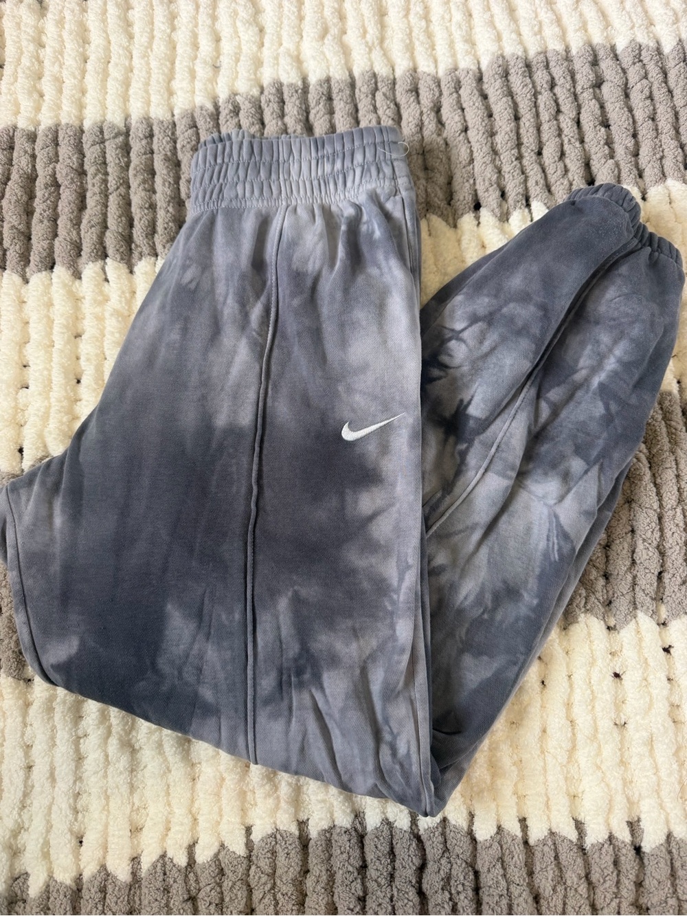 Women’s Nike tie-dye joggers size medium